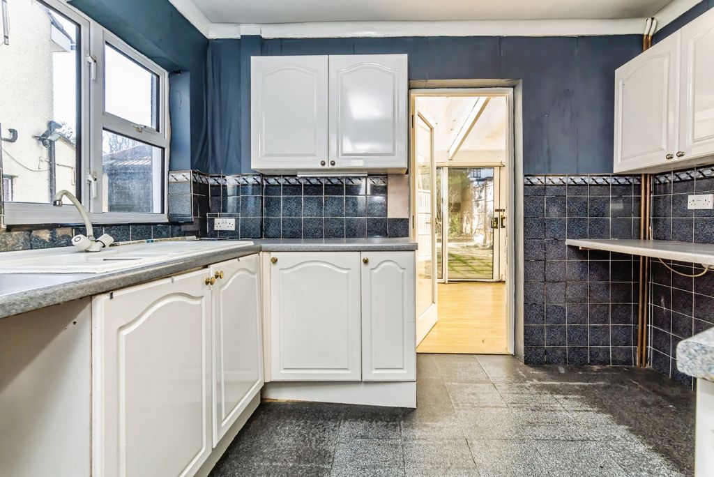 Property photo 3 of 10 Pbox-Img.Jpg