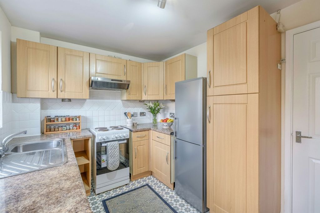 Property photo 2 of 8