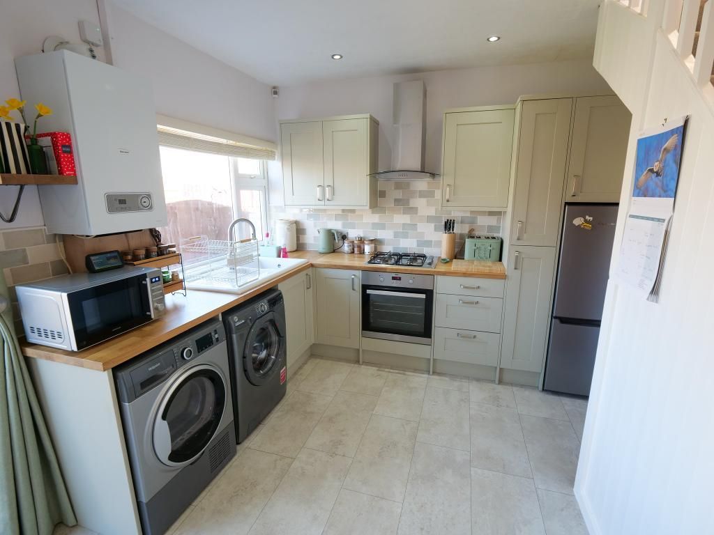 Property photo 3 of 10 Kitchen