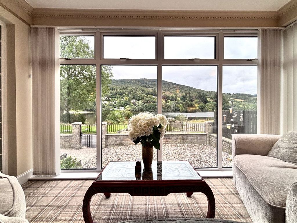 Property photo 2 of 28