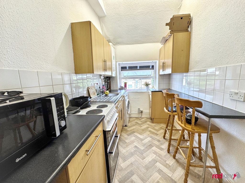 Property photo 3 of 5 Kitchen