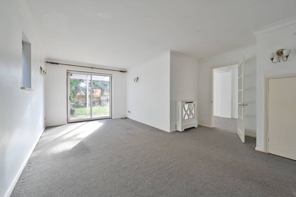 Property photo 3 of 21