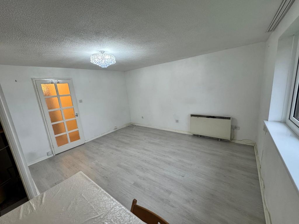 Property photo 3 of 16 7B64c8Af-6787-415d-Abae-1E315835376B.Jpg