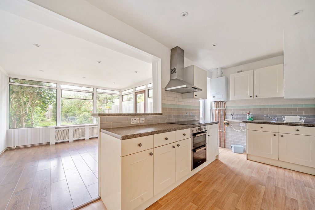 Property photo 3 of 19 Kitchen