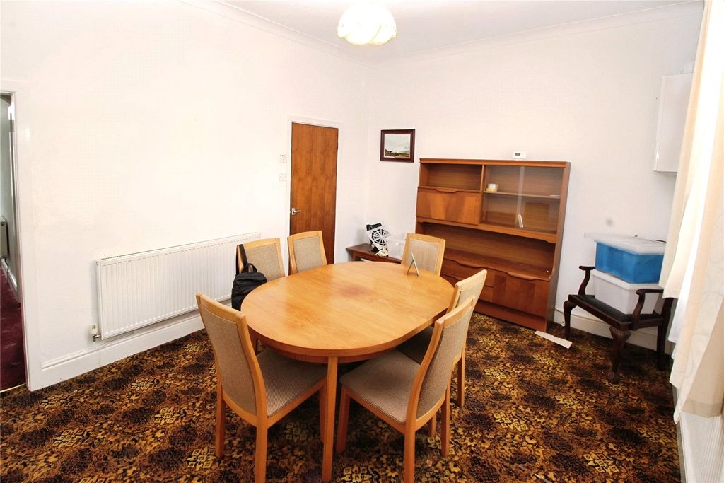Property photo 3 of 8 Dining Romm