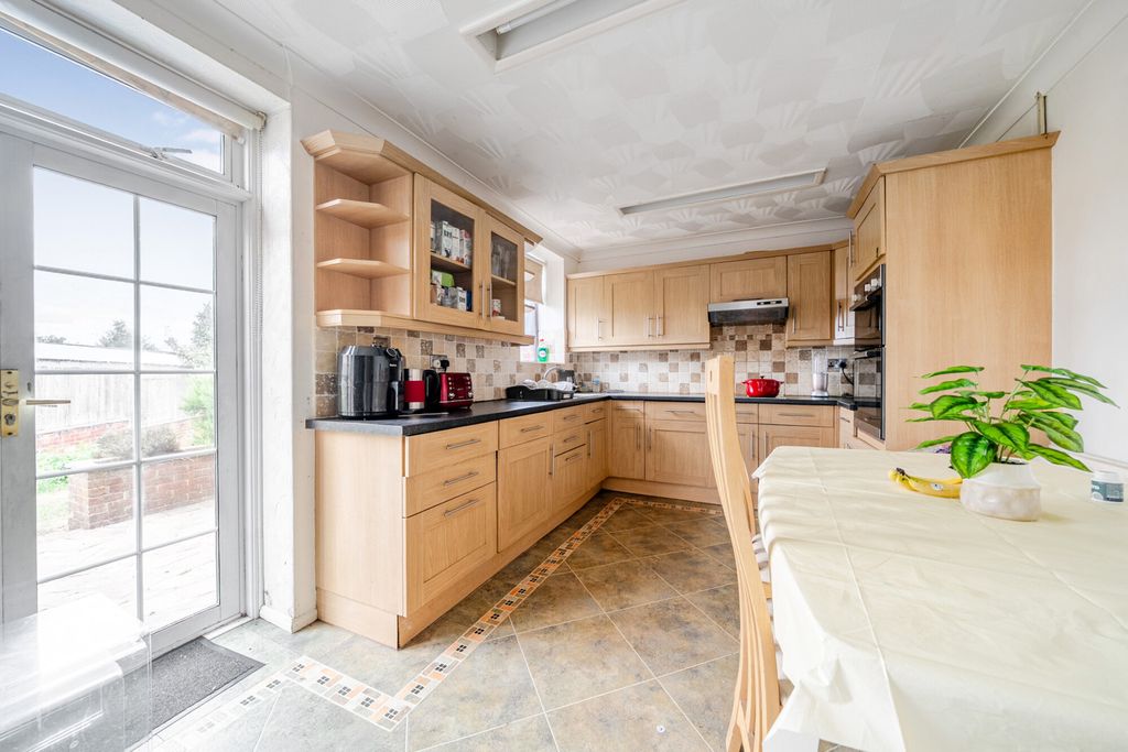 Property photo 3 of 20 1508968-13-6A8873...