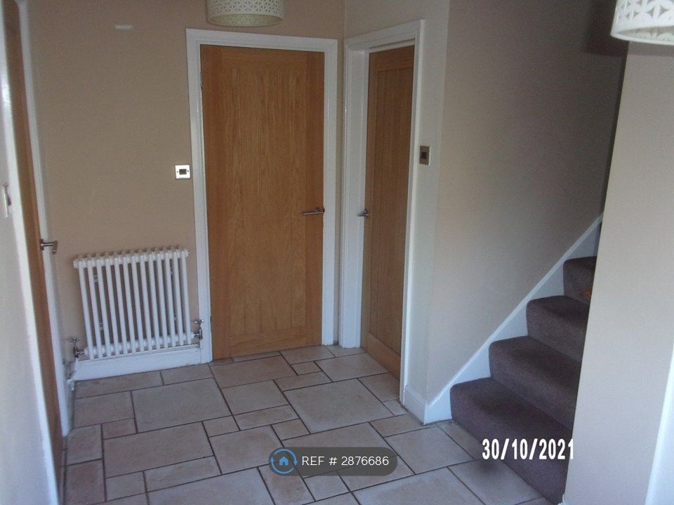 Property photo 2 of 17 Hallway