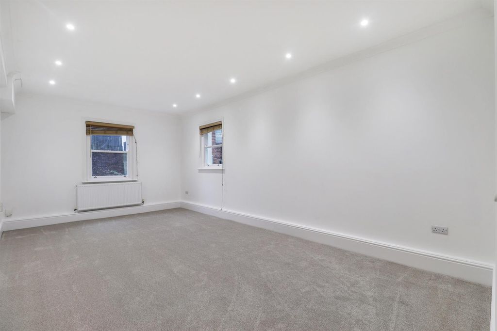 Property photo 2 of 8 62402_009.Jpg