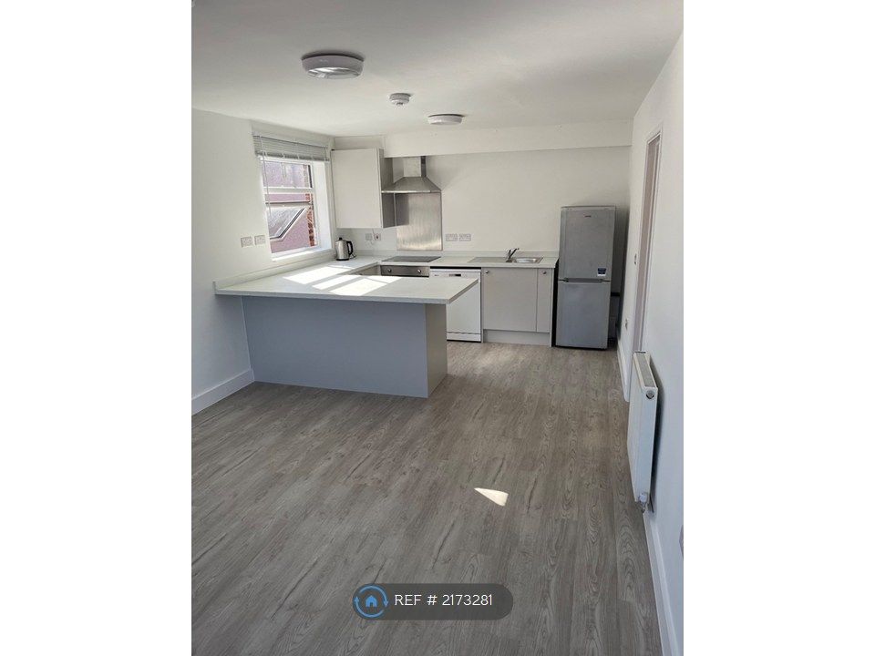 Property photo 1 of 8 Kitchen/Dining Space