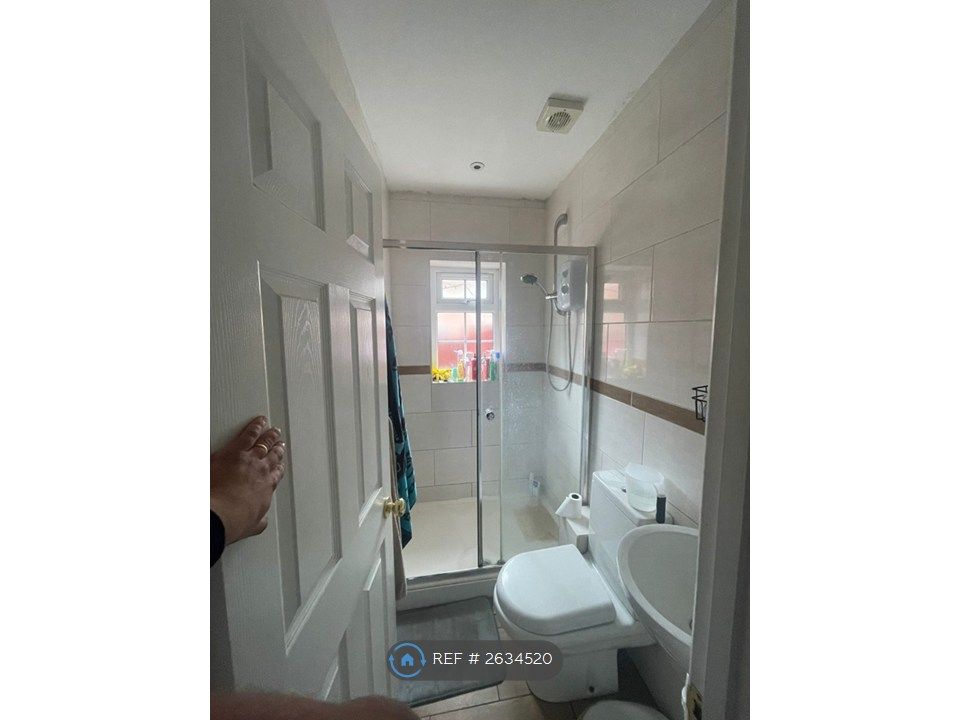 Property photo 1 of 9 Shower Room