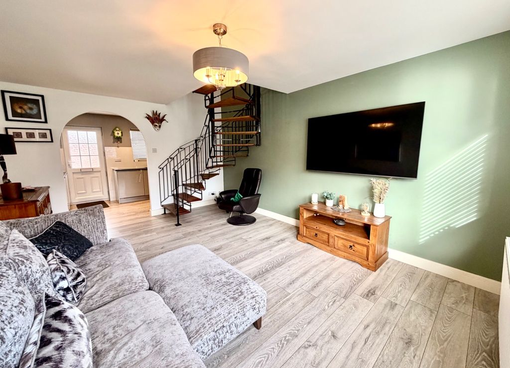 Property photo 3 of 27 4615568