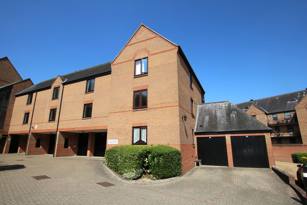 Property photo 1 of 11 1Fitza