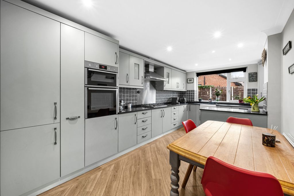 Property photo 1 of 34