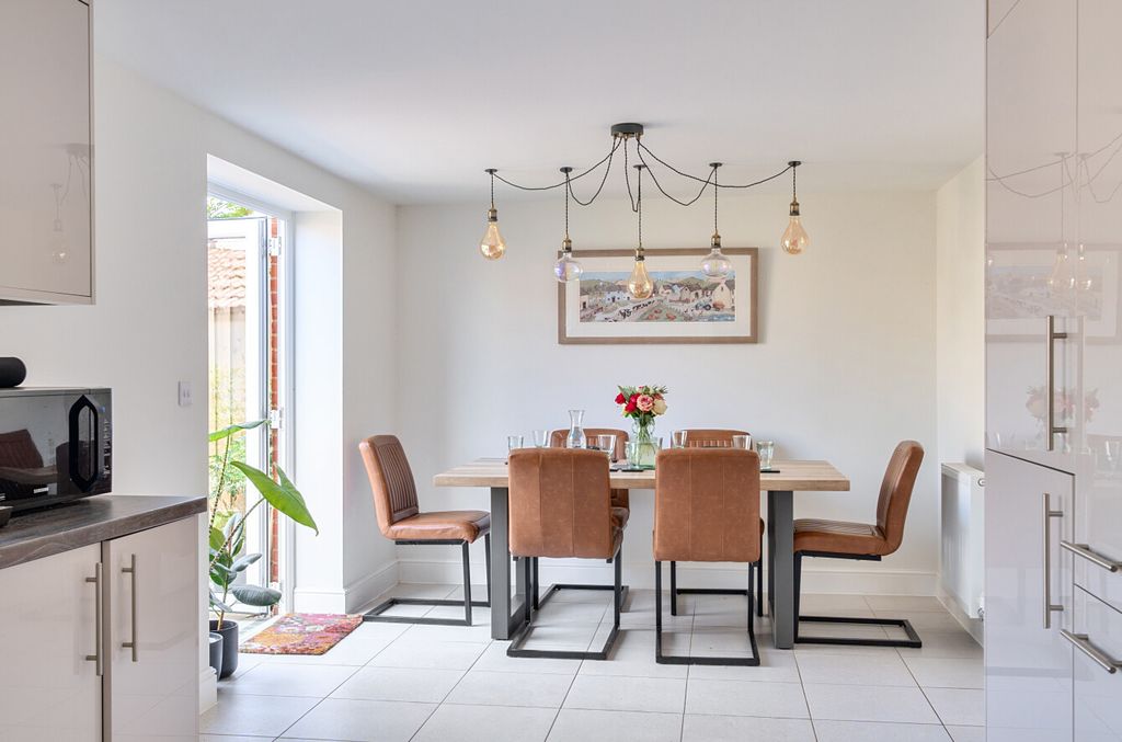 Property photo 3 of 21 1481841-7-6A3Bdc9...