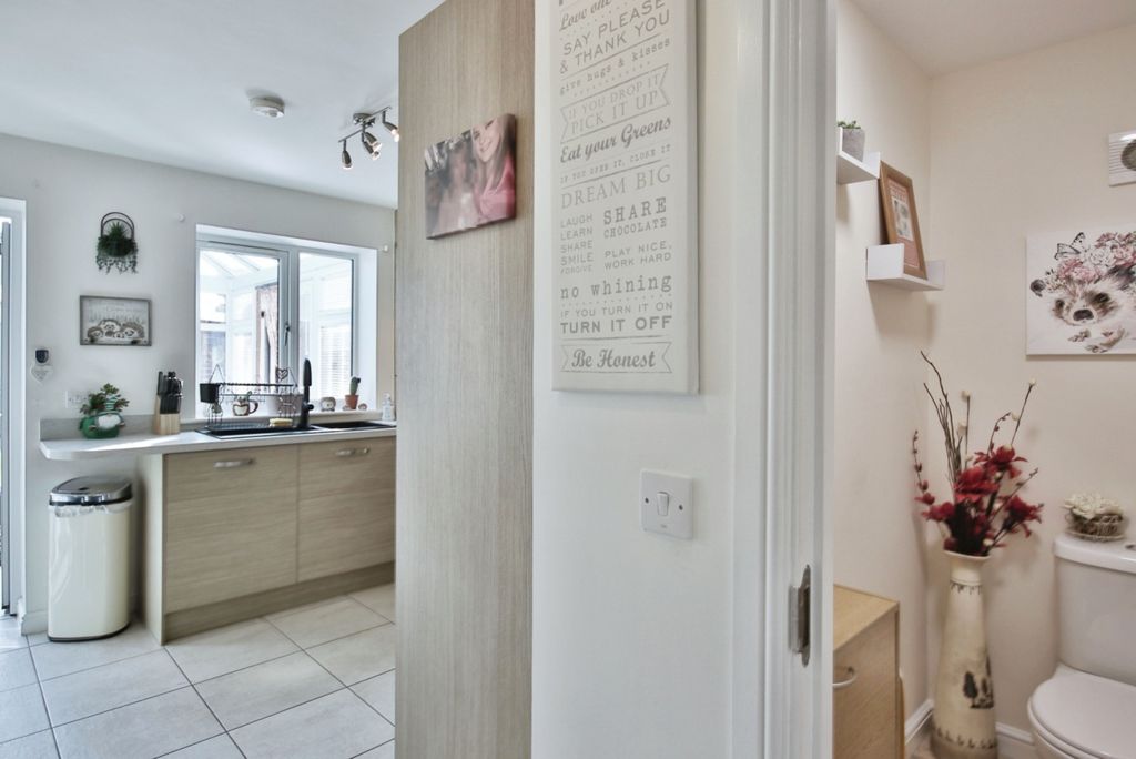 Property photo 3 of 27 4105017