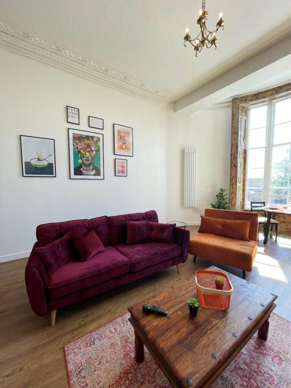 Property photo 3 of 6 A Stylish And Inviting Large Modern Living Room Wi...