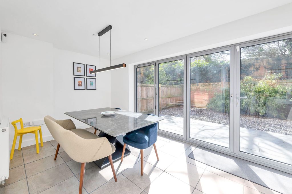 Property photo 3 of 23