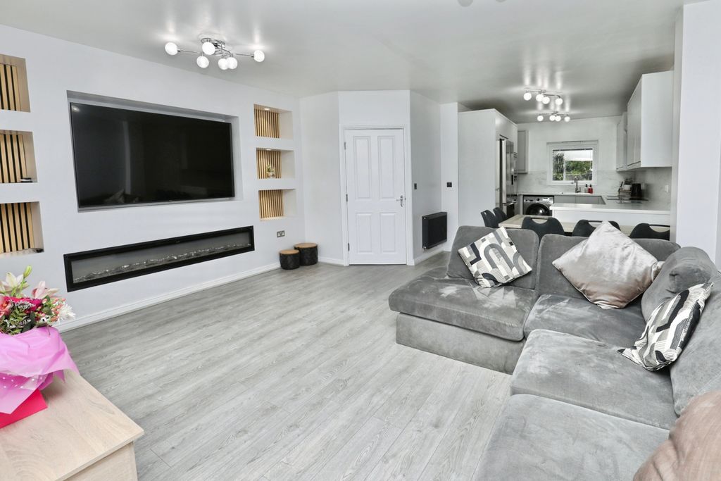 Property photo 2 of 20 5