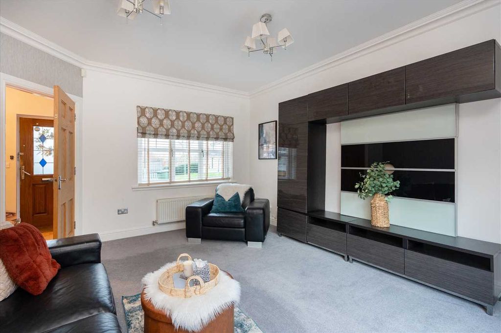 Property photo 3 of 31