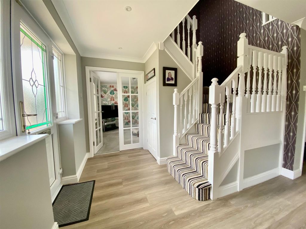 Property photo 2 of 39