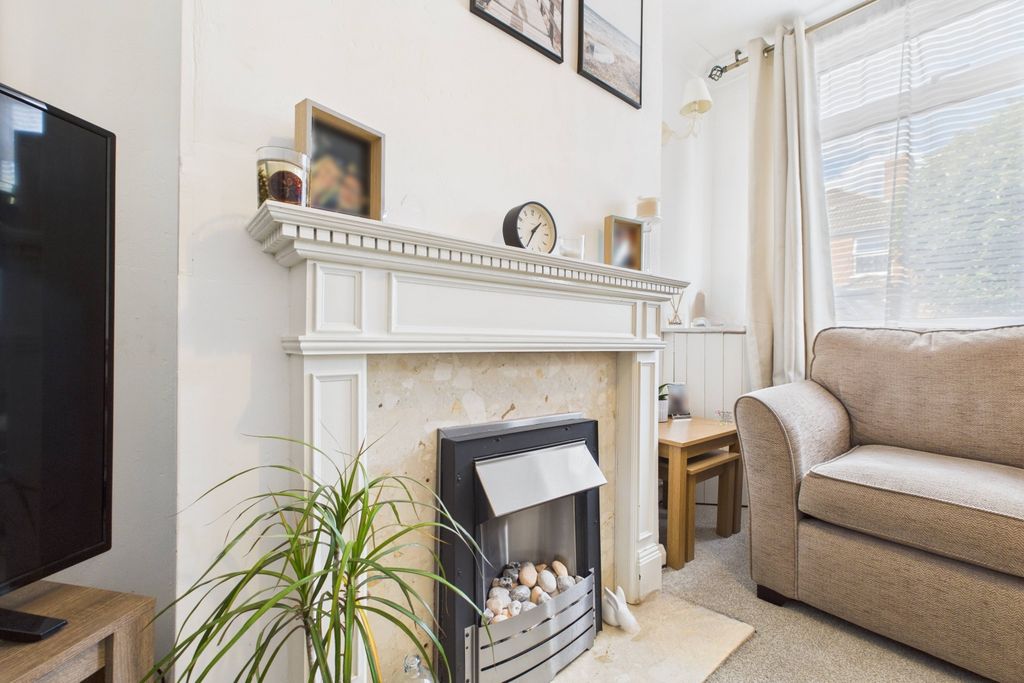 Property photo 2 of 22 Lounge