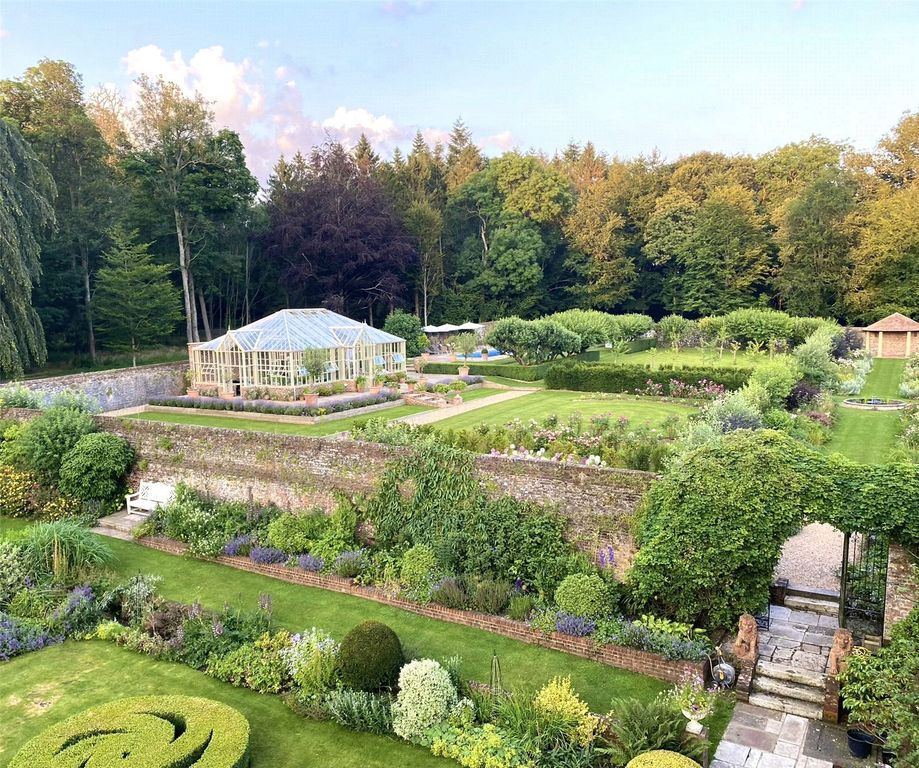 Property photo 3 of 24 Walled Garden