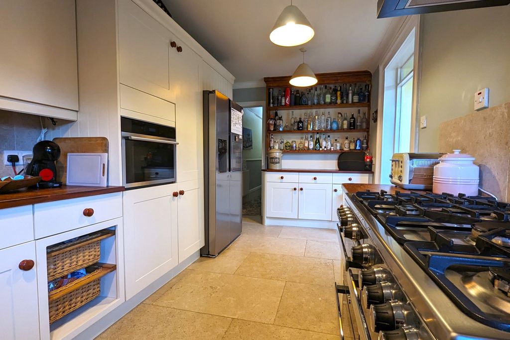 Property photo 3 of 25