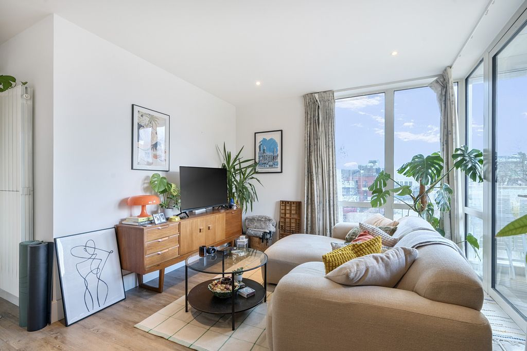 Property photo 2 of 15 Open Plan Living