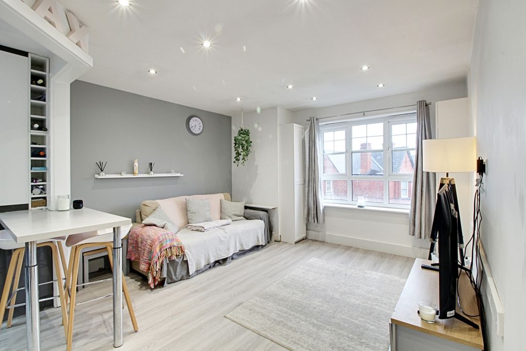 Property photo 2 of 8