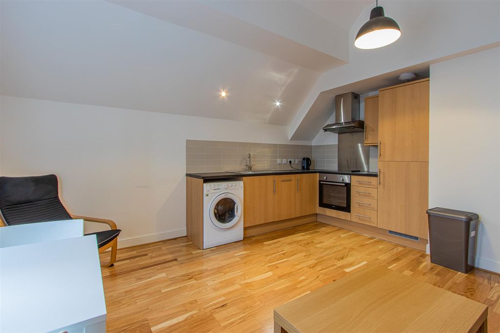 Property photo 3 of 9 Churchill Villas 29-3.Jpg