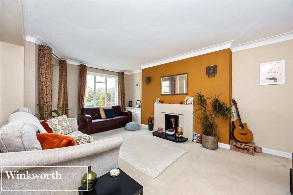 Property photo 3 of 17 Picture No. 02