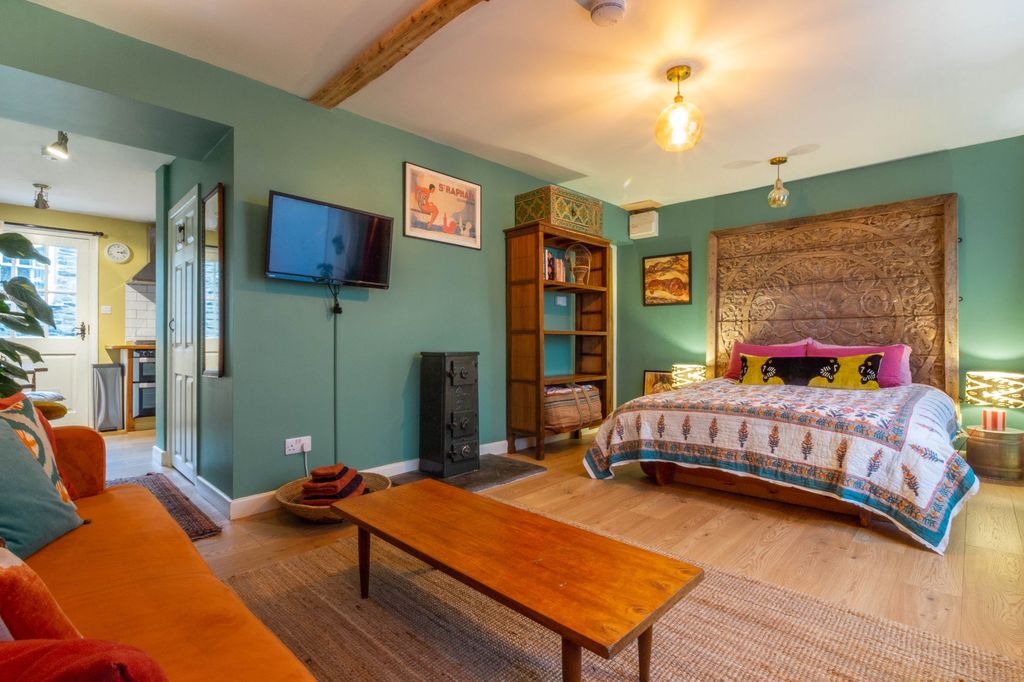 Property photo 3 of 21