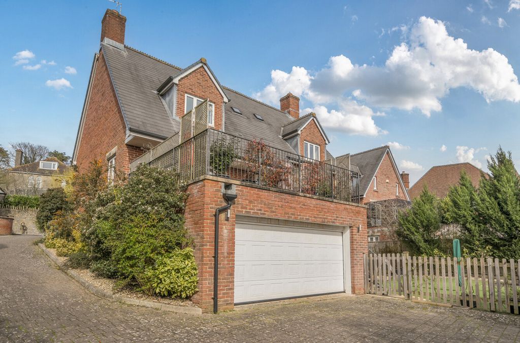 Property photo 1 of 19