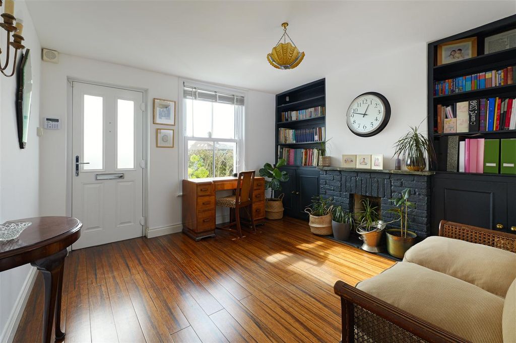 Property photo 3 of 33