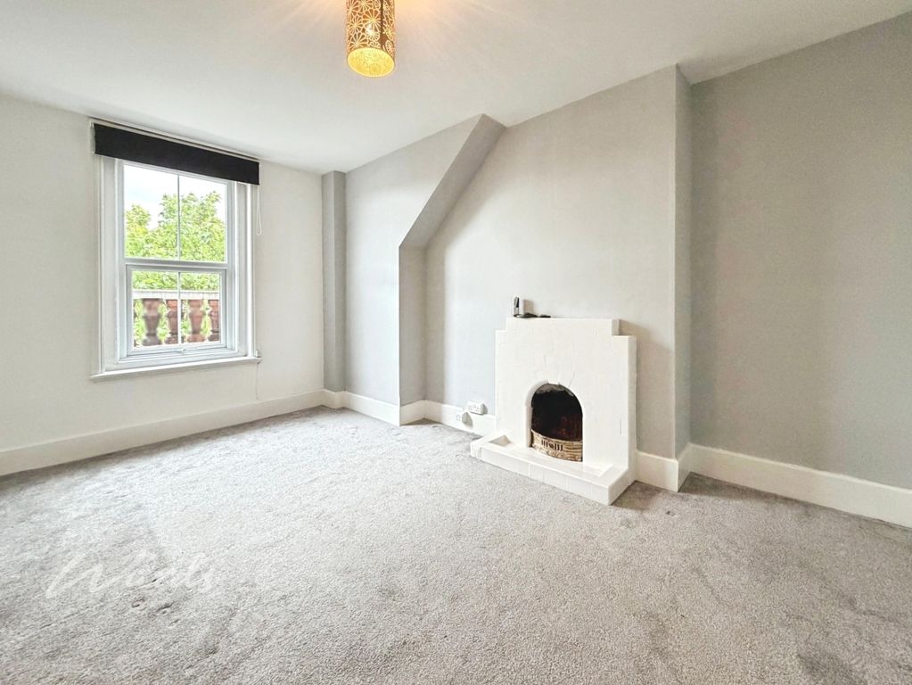 Property photo 2 of 7 Lounge