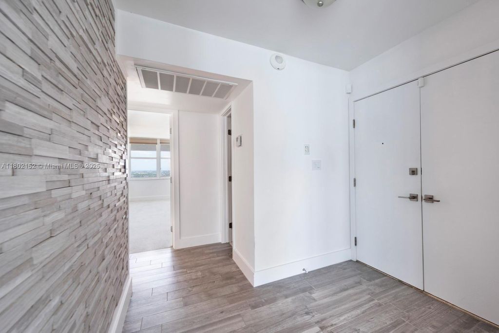 Property photo 3 of 9 <Alttext/>