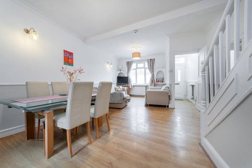 Property photo 3 of 14 Dining Room