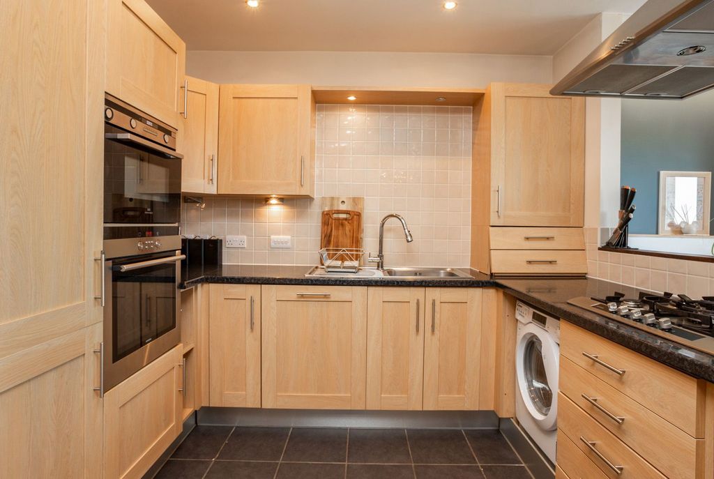 Property photo 3 of 32