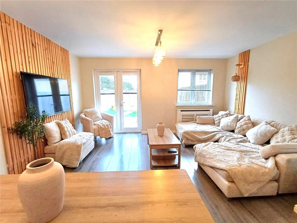 Property photo 2 of 18 Picture No. 31