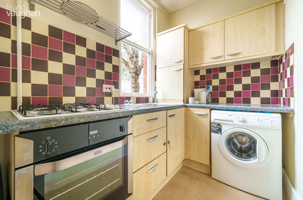 Property photo 2 of 9 Kitchen