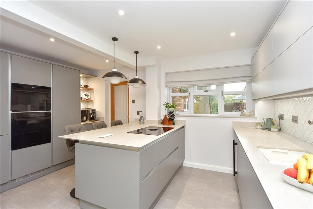 Property photo 2 of 14 Kitchen/Breakfast Room