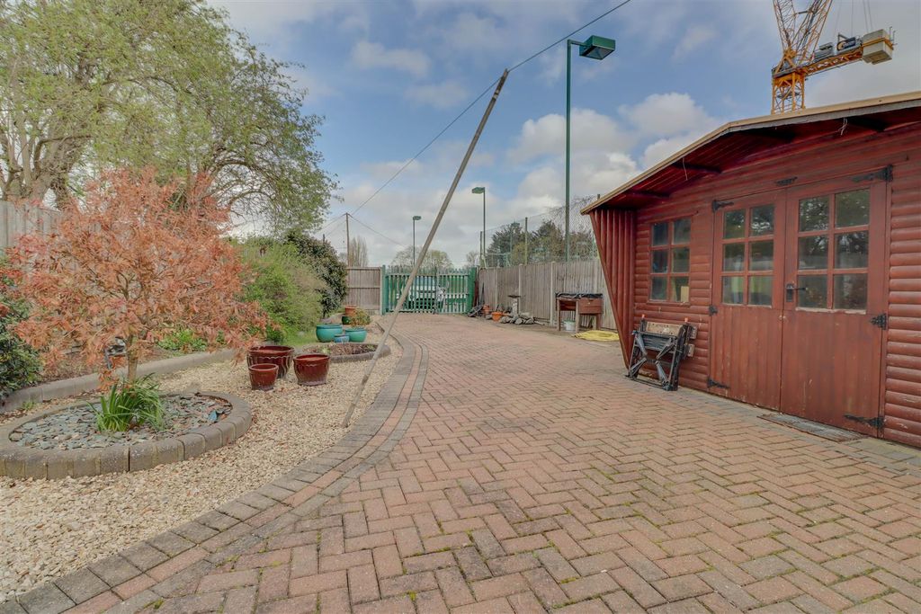 Property photo 3 of 21