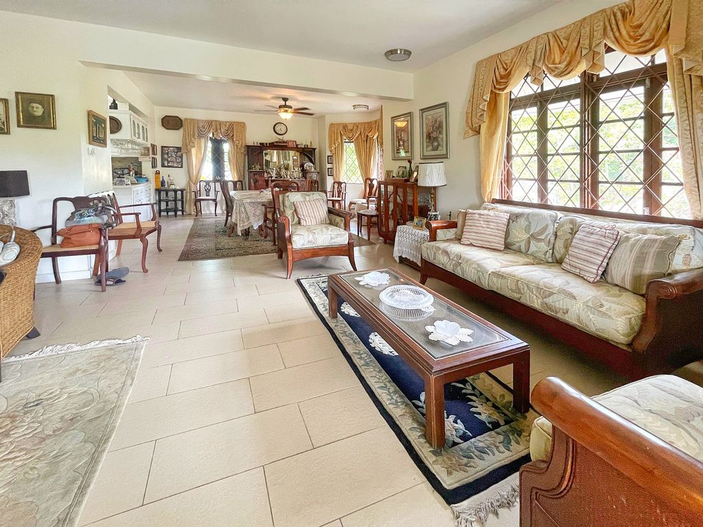 Property photo 2 of 34