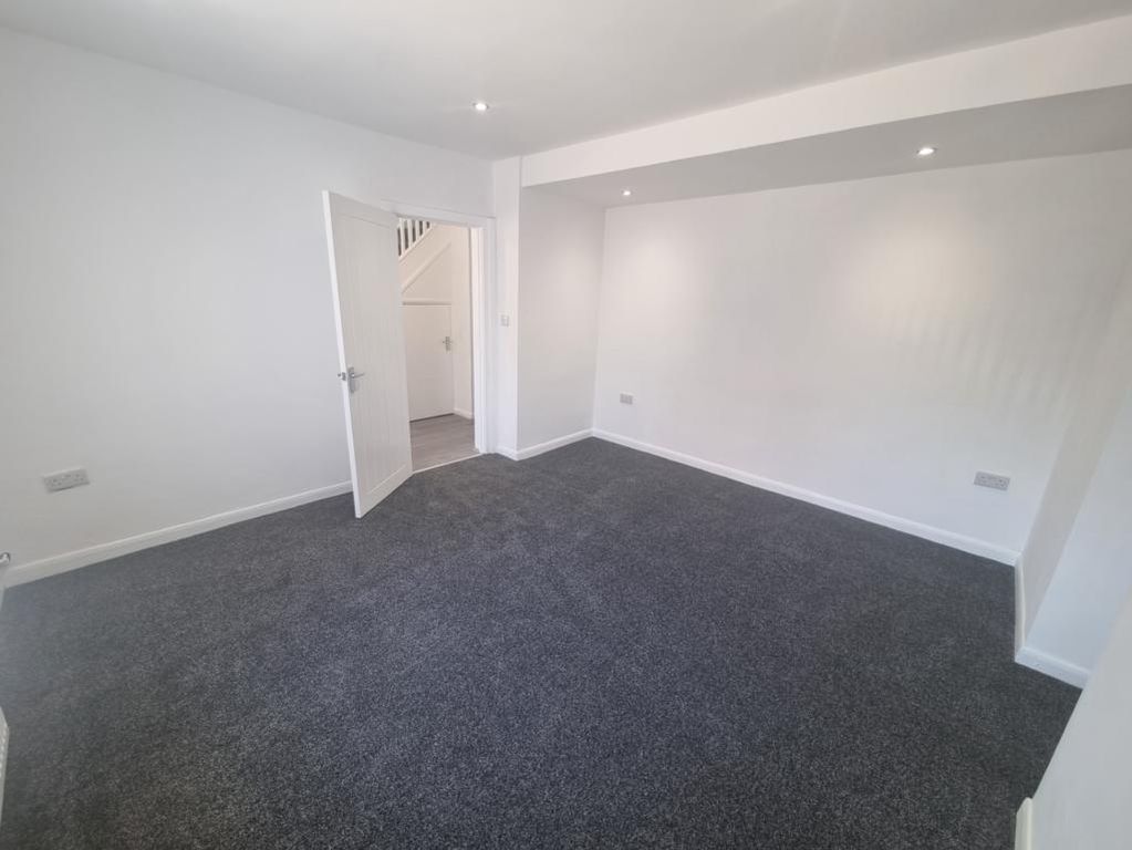 Property photo 3 of 10 Lounge