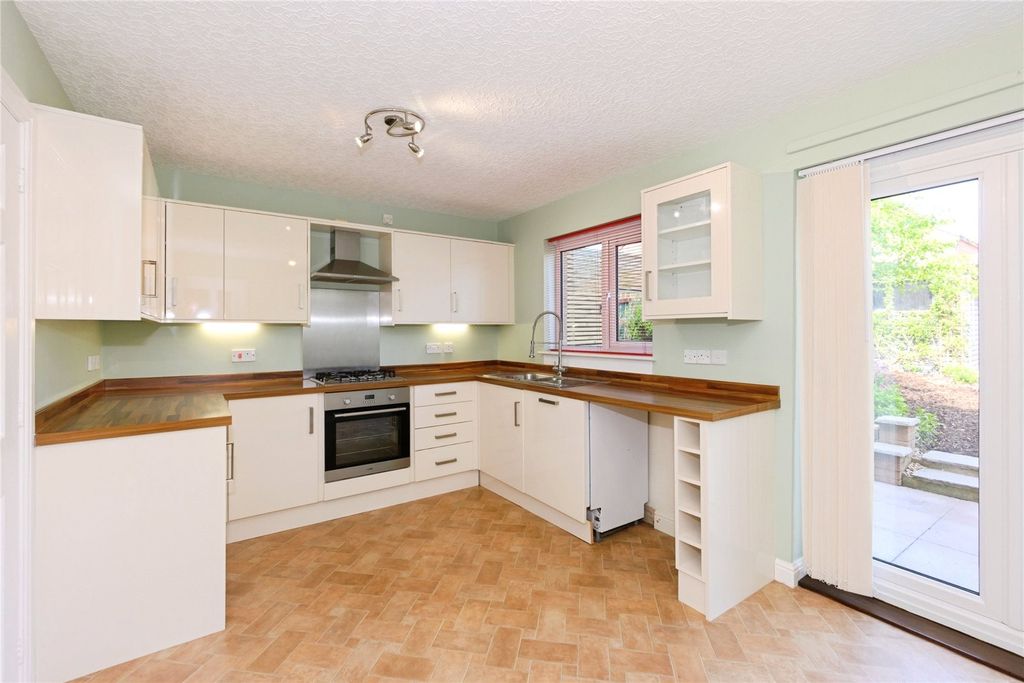 Property photo 3 of 10 Kitchen