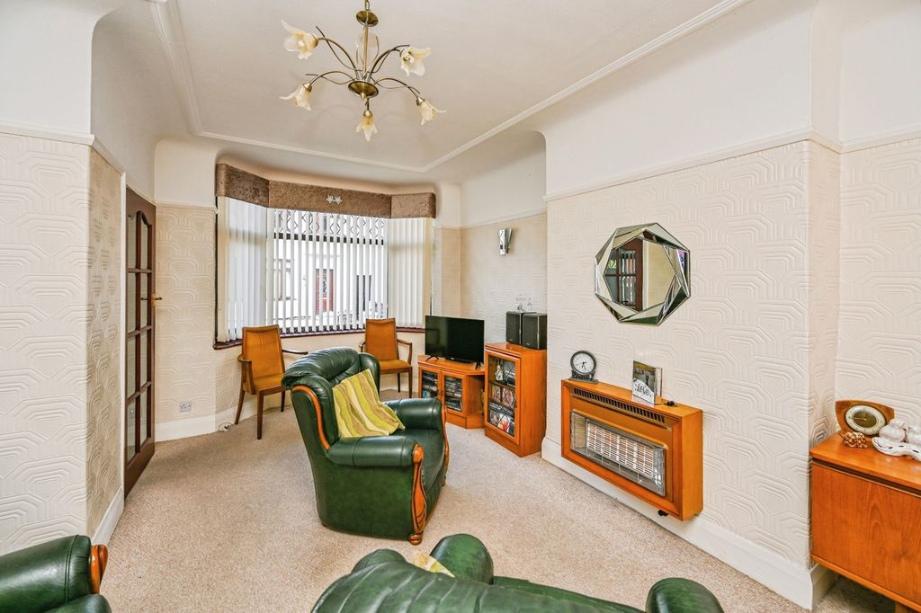 Property photo 3 of 12 Pbox-Img.Jpg