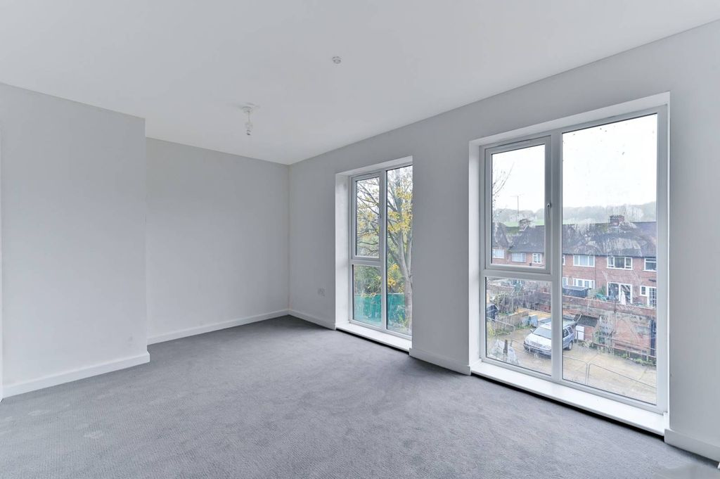 Property photo 1 of 2