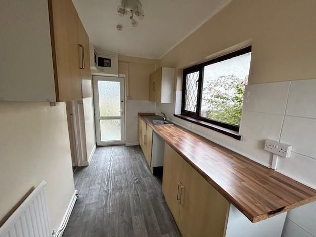 Property photo 3 of 11 Kitchen.Jpg