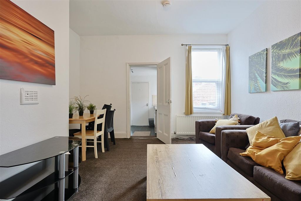 Property photo 1 of 14 Bddabad1-C2Ec-4858-A26D-0D4A49A0E70D_1_201_A.Jpeg