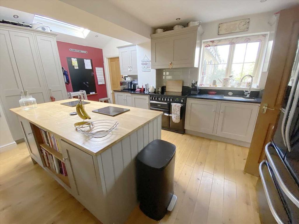 Property photo 3 of 18 Dining Kitchen: